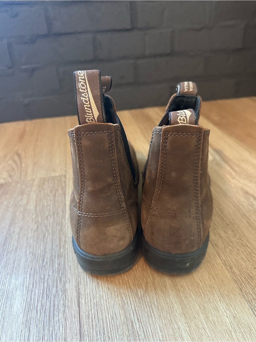 Blundstone Brown Chelsea Boots - Women - Picture 3 of 4